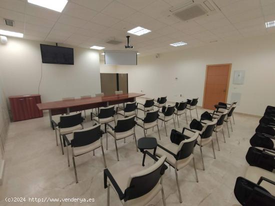 OFICINAS EN VENTA Y ALQUILER EN EL EDIFICIO 286, POLIGONO LAS SALINAS - CADIZ