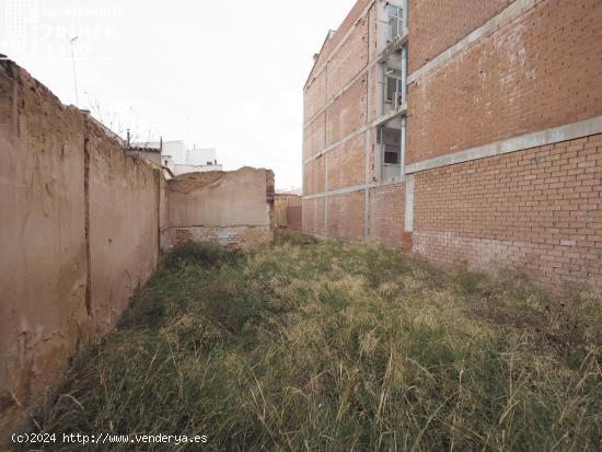 Se vende solar en la zona centro de Tomelloso con 214 m2 y 8,5 metros de fachada - CIUDAD REAL