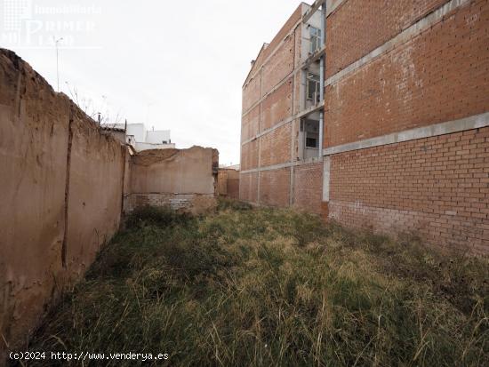 Se vende solar en la zona centro de Tomelloso con 214 m2 y 8,5 metros de fachada - CIUDAD REAL