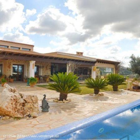 Chalet con piscina cerca de Felanitx - BALEARES