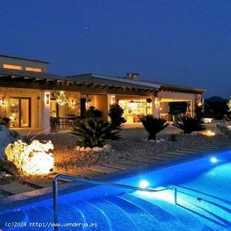 Chalet con piscina cerca de Felanitx - BALEARES