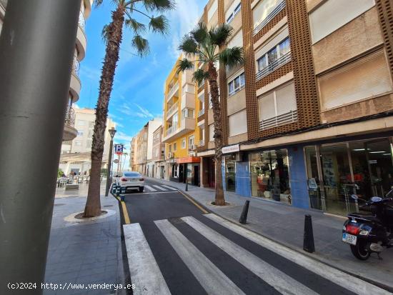 SE VENDE APARTAMENTO REFORMADO DE 2 D EN EL CENTRO DE TORREVIEJA EN LA PLAZA MIGUEL HERNANDEZ - ALIC