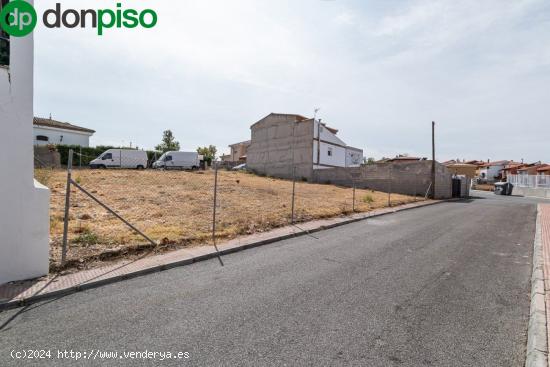 Otura. Magnífico solar urbano con 600 m/2 en el centro del pueblo. Calle Vicente Alexandre. - GRANA