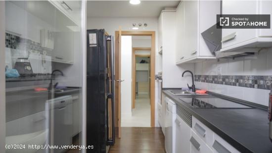 Piso de 4 habitaciones en alquiler en Legazpi - MADRID