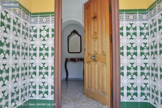 CASA INDEPENDIENTE DE UNA SOLA PLANTA CON MAS DE 70 METROS DE PATIO - CADIZ