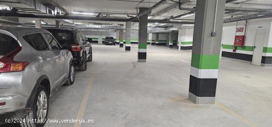 Plaza de Parking en la zona de la avenida de Cervantes - GRANADA