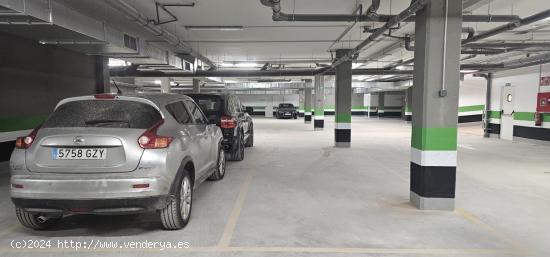 Plaza de Parking en la zona de la avenida de Cervantes - GRANADA