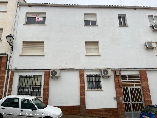 CASABANCO  VENDE  PISO DE TRES DORMITORIOS EN ALISEDA - CACERES