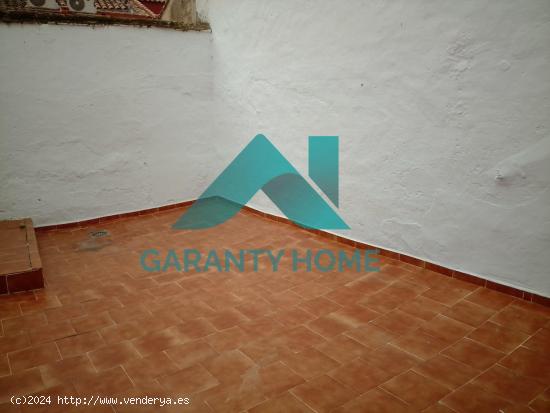 SE ALQUILA APARTAMENTO EN PARTE ANTIGUA - CACERES