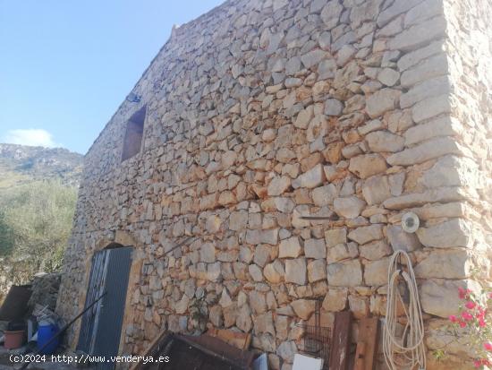 CASA DE PIEDRA CON VISTAS AL MAR CERCA DEL PUEBLO - BALEARES