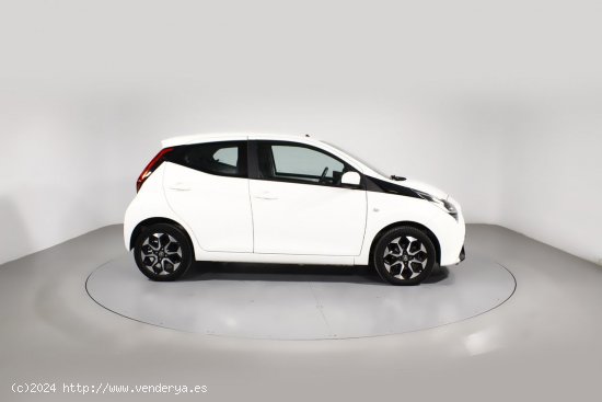 Toyota Aygo 1.0 VVT-I X-PLAY 5P - 