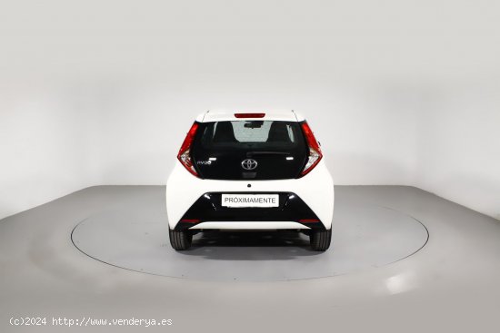 Toyota Aygo 1.0 VVT-I X-PLAY 5P - 