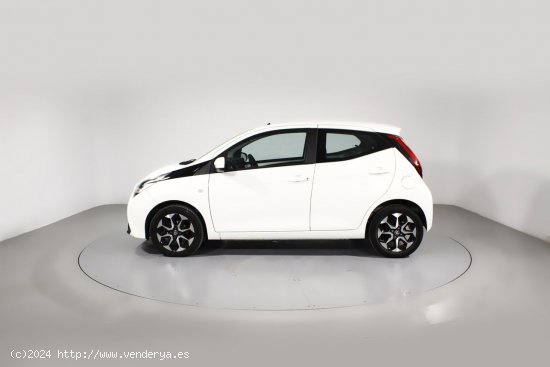 Toyota Aygo 1.0 VVT-I X-PLAY 5P - 