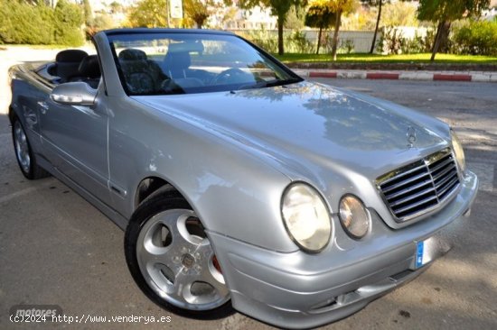 Mercedes Clase CLK CABRIO 320 V6 AUT PIEL XENON NAVI TV FULL de 2001 con 137.000 Km por 9.700 EUR. e