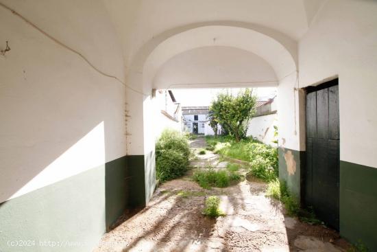 Casa céntrica en Puebla de la Calzada, con salida a dos calles. - BADAJOZ