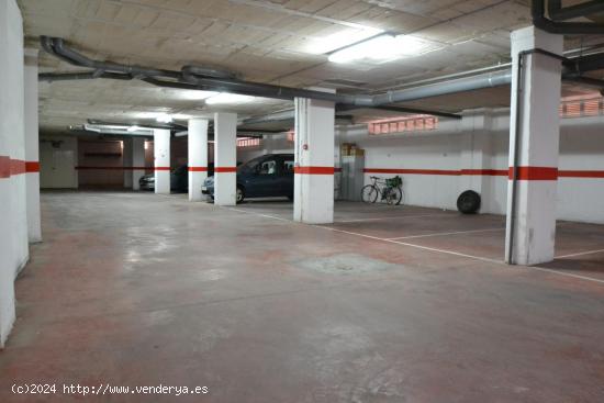 Amplia plaza de garaje a tan sólo 50m de la estación de autobuses y a 700m de la Playa del Cura - 