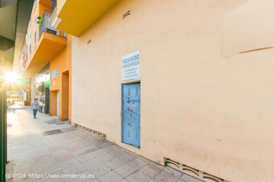 Local en zona comercial en Cala del Moral en el Edificio Carmen II - MALAGA