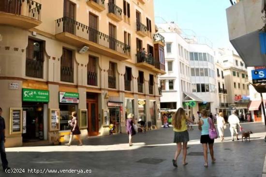 ¡Oportunidad única! Traspaso de gran restaurante en el corazón de Sitges - BARCELONA