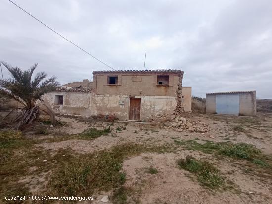  Casa con terreno en Las Canales, - MURCIA 