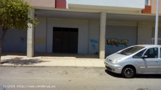 LOCAL COMERCIAL EN LA ZONA DEL PABELLON - ALMERIA