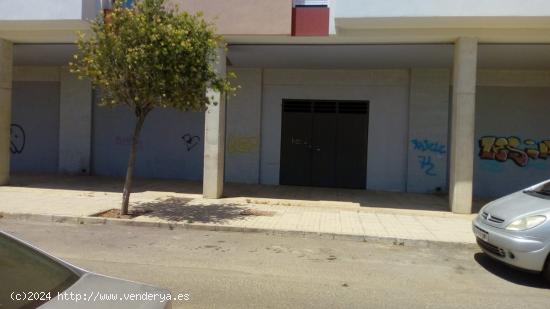 LOCAL COMERCIAL EN LA ZONA DEL PABELLON - ALMERIA