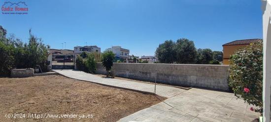 CASA INDEPENDIENTE EN BARRIO JARANA - CADIZ