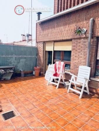 API LUNA INMOBILIARIA VENDE ATICO EN EL CENTRO - ALBACETE