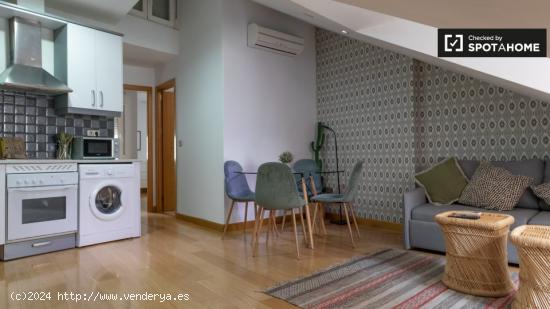 Luminoso apartamento de 2 dormitorios en alquiler, cerca del Palacio Real, en Malasaña - MADRID