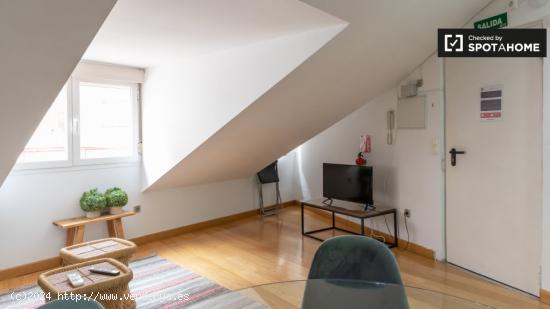 Luminoso apartamento de 2 dormitorios en alquiler, cerca del Palacio Real, en Malasaña - MADRID