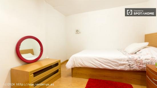 Habitación amueblada con calefacción en apartamento de 11 dormitorios, Malasaña - MADRID