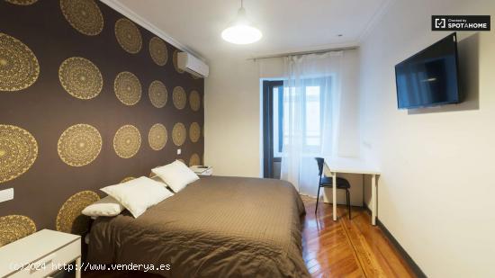  Hermosa habitación con escritorio en el departamento compartido, Puerta del Sol - MADRID 