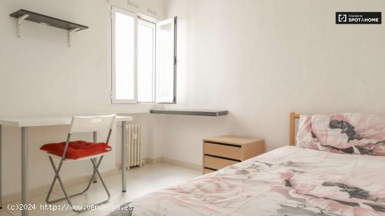 Habitación en apartamento de 5 dormitorios en Tetuán - MADRID