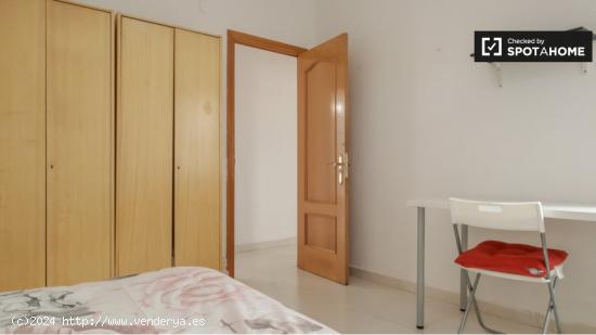 Habitación en apartamento de 5 dormitorios en Tetuán - MADRID