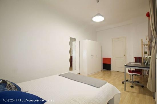  Alquiler de habitaciones en piso de 7 dormitorios en Chamberí, Madrid - MADRID 