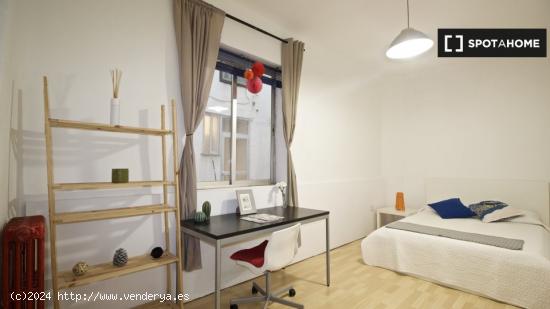 Alquiler de habitaciones en piso de 7 dormitorios en Chamberí, Madrid - MADRID