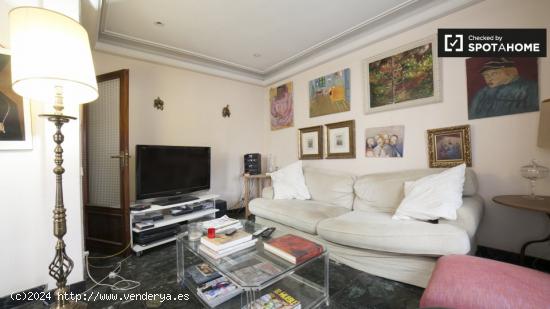 Alojamiento con ventana a la calle en casa de 5 habitaciones, Heliópolis - SEVILLA