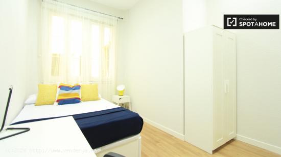 Elegante habitación con armario independiente en un apartamento de 6 dormitorios, Salamanca - MADRI