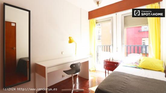 Habitación alegre con cama individual en alquiler en Príncipe Pío - MADRID