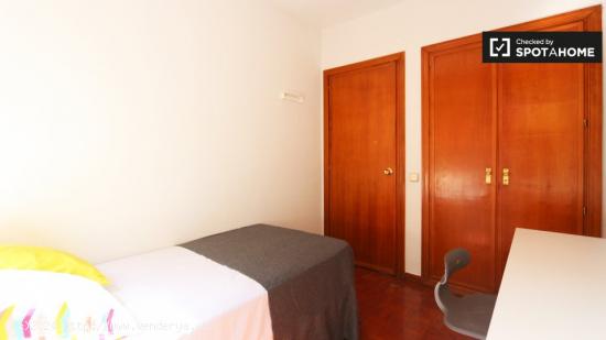 Habitación alegre con cama individual en alquiler en Príncipe Pío - MADRID