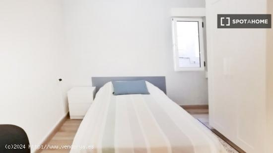 Se alquilan habitaciones en apartamento de 4 dormitorios en Alipark - ALICANTE