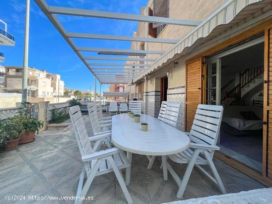  Duplex adosado de dos plantas, 155m². - ALICANTE 