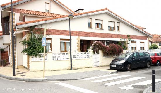 CHALET EN TORRELAVEGA CENTRO EN ESQUINA 2 DORMITORIOS Y GARAJE - CANTABRIA