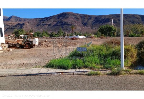 SE VENDE TERRENO CON PROYECTO PARA CHALET UNIFAMILIAR EN TARAJALEJO, FUERTEVENTURA