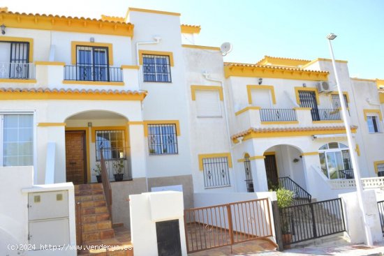 Venta de town house en Gran alacant, de 130m2 con 3 dormitorios y 3 baños con plaza de garaje