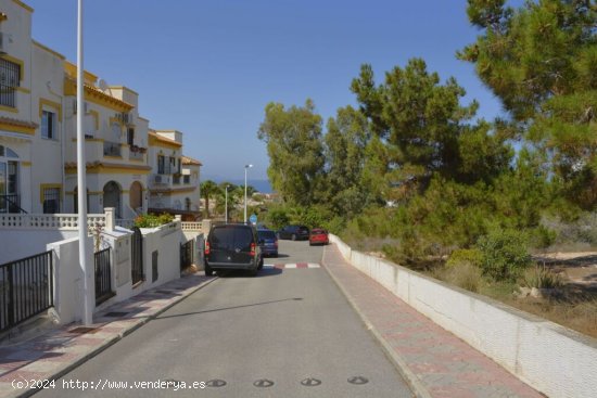 Venta de town house en Gran alacant, de 130m2 con 3 dormitorios y 3 baños con plaza de garaje