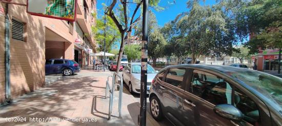 SE ALQILA LOCAL EN MUY BUENA ZONA PARA NEGOCIO PEGADO A PLAZA AMERICA - ALICANTE