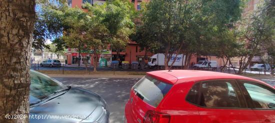 SE ALQILA LOCAL EN MUY BUENA ZONA PARA NEGOCIO PEGADO A PLAZA AMERICA - ALICANTE