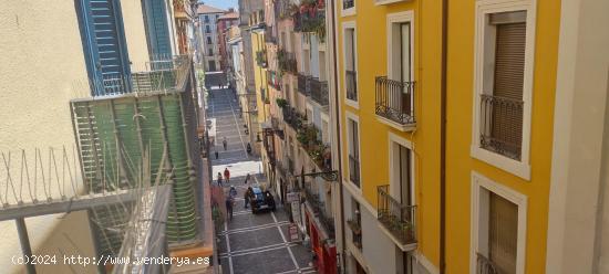 VENTA PRECIOSO PISO CON ASCENSOR EN EL CASCO VIEJO DE PAMPLONA - NAVARRA