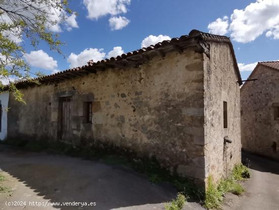 Casa Montañesa con amplia balconada. - CANTABRIA