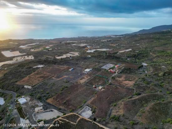 Terreno rústico en venta junto a la autopista TF-1 en Guia de Isora - SANTA CRUZ DE TENERIFE